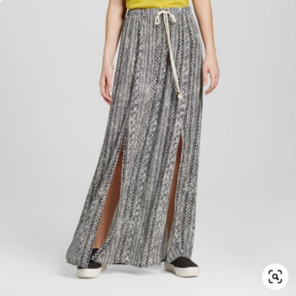 Mossimo Supply Co. Dresses & Skirts - Mossimo FINAL DROP Black & White Print Maxi Skirt
